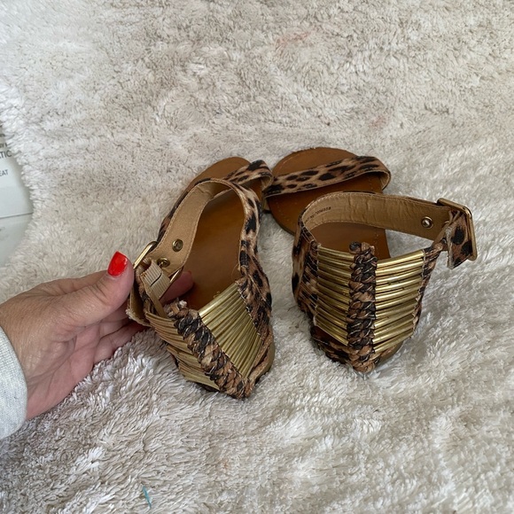 Mossimo‎ Supply Co. leopard sandals - Picture 3 of 3